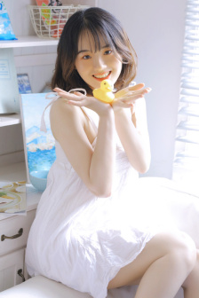大胸美女图片